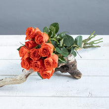 Charger l&#39;image dans la galerie, Brassée de grandes roses 70 cm minimum
